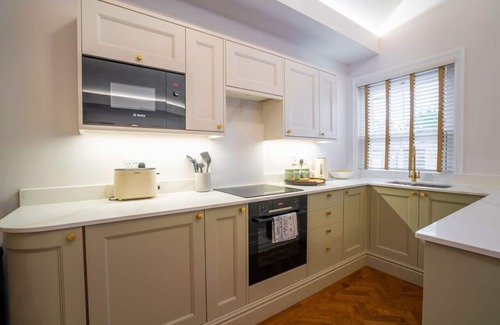 Crawley Apartment | Hazelwick Apartment Is a wonderful 2 bedroom Apartment