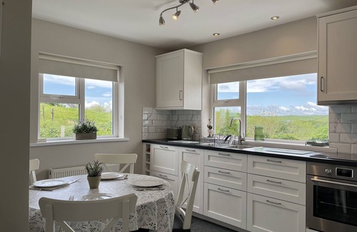 Doolin Cottage | Hazelwood Cottage - a bungalow that sleeps 5 guests in 3 bedrooms