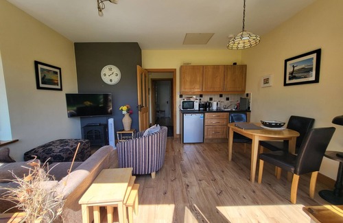 Sligo House | Hazelwood Holiday Home - Cozy & Homely