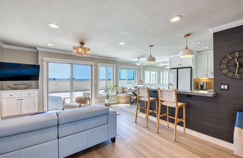Santa Ana Heights Apartment | HB Ocean View Condo on the Sand