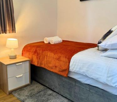 Headington Apartment | Headington, Oxford, an ENTIRE 2bed, free Wi-Fi, free parking