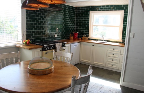 Healesville House | Healesville Cottage - just a short walk to the centre of town