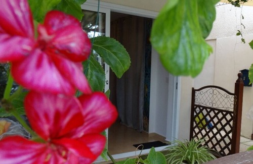 Chlorakas Apartment | "Heart for Art" Studio Apartment 700m from the sea and close to amenities