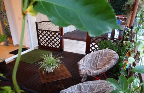 Chlorakas Apartment | "Heart for Art" Studio Apartment 700m from the sea and close to amenities