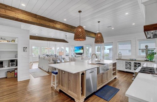 Isle of Palms House | "Heart N Sol" at 3 43rd Avenue|Oceanviews|All New Private Pool and Hot Tub|Completely Renovated|E.