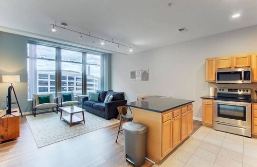 Gateway District Apartment | Heart of Downtown Cleveland | Free Parking