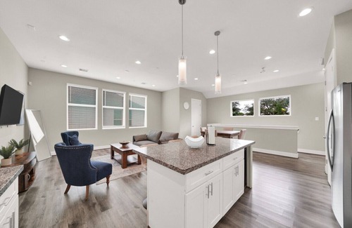 OST - South Union House | Heart of Houston Retreat Family Townhome by Museums & Parks