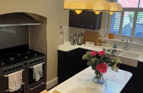Llangollen House | Heart of Llangollen, 5 Bed Victorian Townhouse