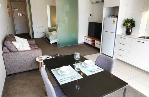 Carlton South Apartment | Heart of Melbourne - Comfort, View, and Value