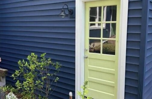 Northeast Virginia Beach Apartment | Heart of Old beach, outdoor porch overlooking the garden,