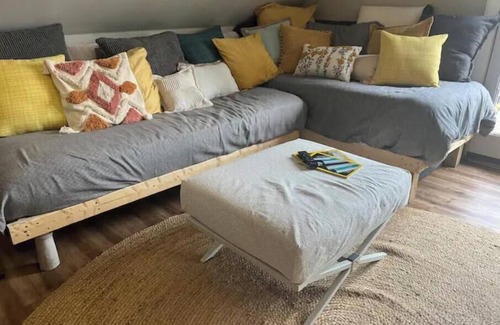 Northeast Virginia Beach Apartment | Heart of Old beach, outdoor porch overlooking the garden,
