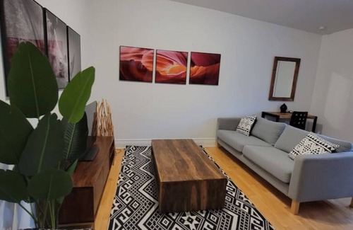Plateau Mont Royal Apartment | Heart of Plateau Mont Royal Cozy Apartment