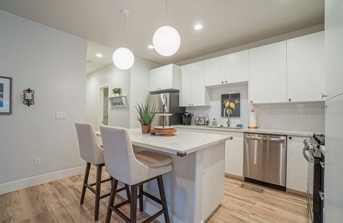 Downtown Sacramento Apartment | Heart of SacTown: Hip Midtown Retreat