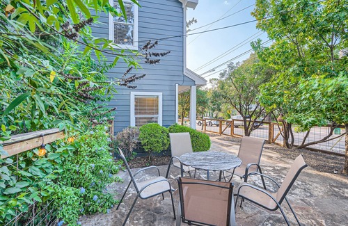 Bouldin House | Heart of South Congress and South 1st! Walk to all the shops & restaurants!