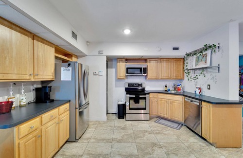 Channel District House | Heart of The City - Main + Studio - Hot Tub