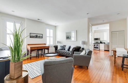 Fan District House | Heart of the Fan: 2BR/2BA Strawberry Street Stay
