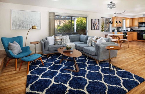 Harlow House | Heart of the Pacific Northwest, Pet Friendly, Short Walk to Autzen, Outdoor Patio & Ping Pong Table
