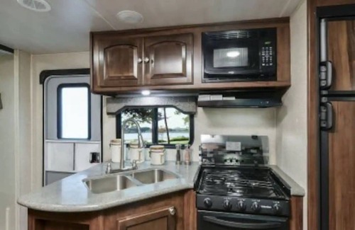 Manchaca House | ⛱ Heartland North Trail 31' RV