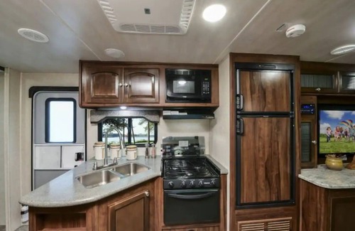 Manchaca House | ⛱ Heartland North Trail 31' RV