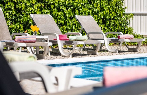 Branqueira Villa | Heatable Pool & BBQ Retreat near Albufeira
