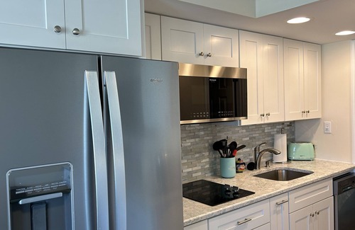 North Wildwood Condo | HEATED POOL and a BEAUTIFULLY RENOVATED CONDO! 2 Bedrooms, 1 bath.