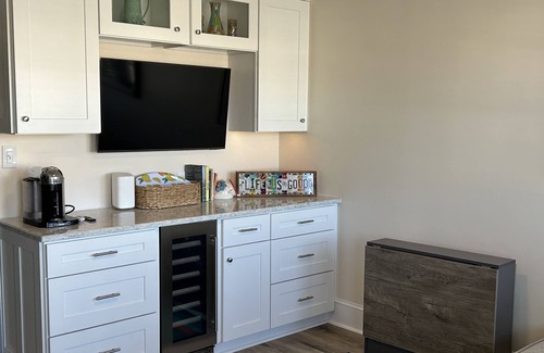 North Wildwood Condo | HEATED POOL and a BEAUTIFULLY RENOVATED CONDO! 2 Bedrooms, 1 bath.