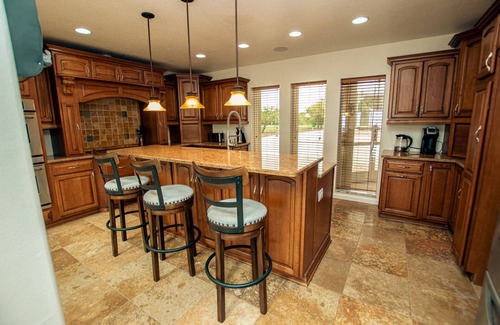 Lake Hamilton House | Heated Pool Backyard Fun | Kayaks | Boat Dock | Lake Access | Theater Room | EV Charger Theme Parks