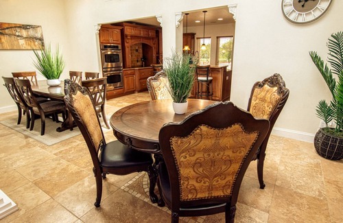 Lake Hamilton House | Heated Pool Backyard Fun | Kayaks | Boat Dock | Lake Access | Theater Room | EV Charger Theme Parks