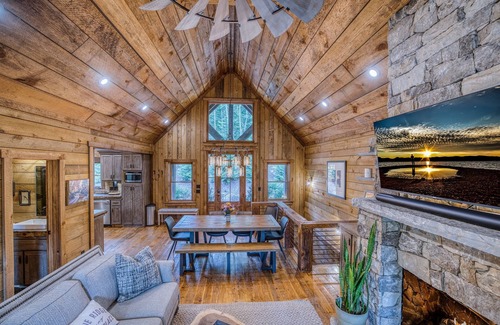 Blue Ridge Cabin | Heated pool, barrel sauna, hot tub, 4 king suites, LUXURY!