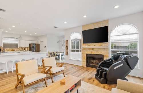 Allen House | Heated Pool, Epic Game Room and Massage Chair