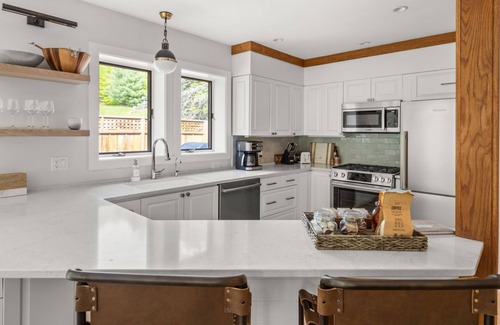 Stowe Area Condo | Heated Pool/Hot Tub Access & Near Stowe Mtn resort