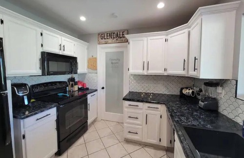 West Tree Angels House | Heated Pool, Hot Tub, Golf - Glendale Glam House