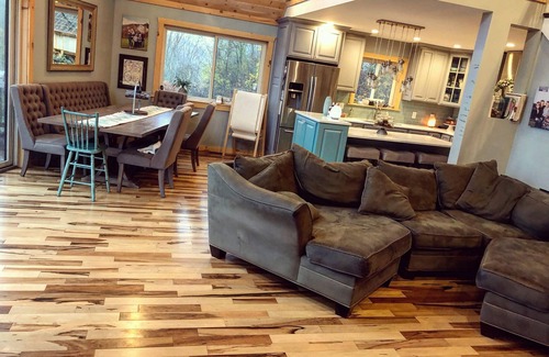 Alpine House | Heated Pool, Hot tub, pickleball, Sleeps 10, 70 acres to explore. Copper Ridge