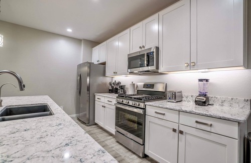 Maricopa County House | Heated Pool! King Bed, Pool Table, Ping Pong