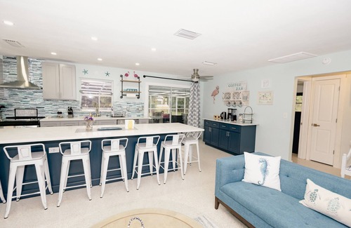 Yacht Club House | Heated Pool, Lanai, Bikes & Beach Gear, Near Beach, Dog Friendly, Fully Stocked
