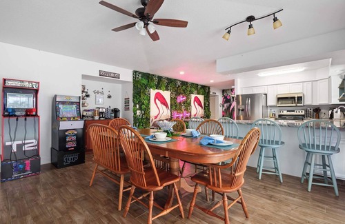 Grove City House | Heated Pool Pet Friendly Arcade games Bikes