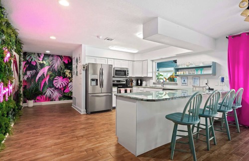 Grove City House | Heated Pool Pet Friendly Arcade games Bikes