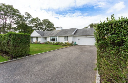 Orient House | Heated pool, private association Beach, bikes, Moke golf cart, Village