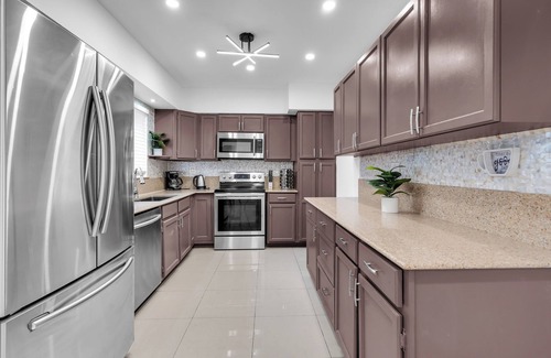 North Miami Beach House | Heated Pool Tropical Backyard 3BR, 12 min to Ocean