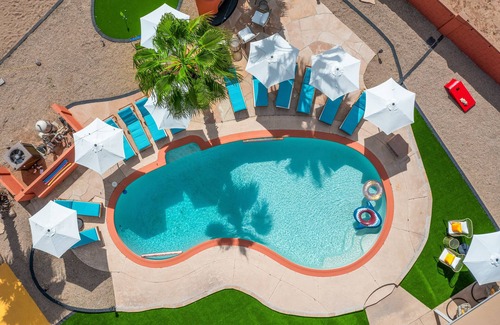 Avant House | Heated Pool, Volleyball, Pickleball, Hot Tub! Oasis Resort