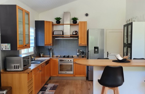 Biganos Villa | Heated swimming pool 4-star tourist accommodation 10mns walk from port Biganos