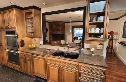 Walla Walla House | HEATED Swimming Pool, Hot Tub, Steps from Park, Dog Friendly