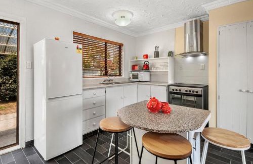 Taupo House | Heathcote Cottage - Taupo Holiday Home