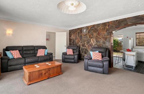 Taupo House | Heathcote Cottage - Taupo Holiday Home