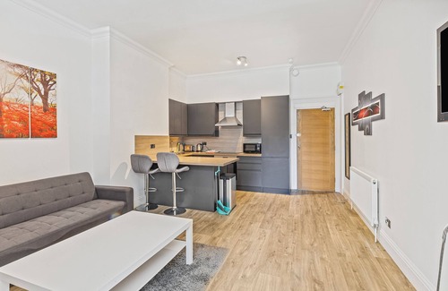 North Finchley House | Heatherbank Guesthouse