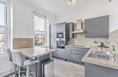 North Finchley House | Heatherbank Guesthouse