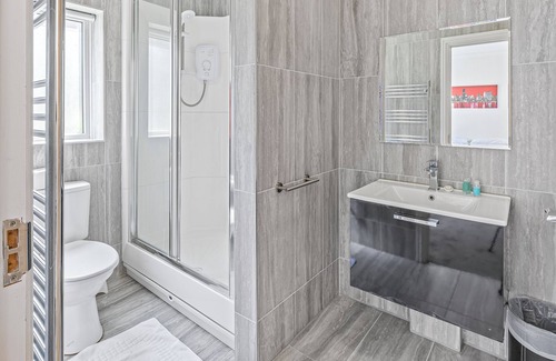 North Finchley House | Heatherbank Guesthouse