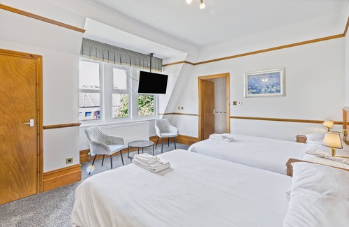 North Finchley House | Heatherbank Guesthouse