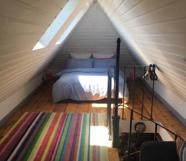 West Bay Bed & Breakfast | Heatherbell Cottage Guest Accommodation