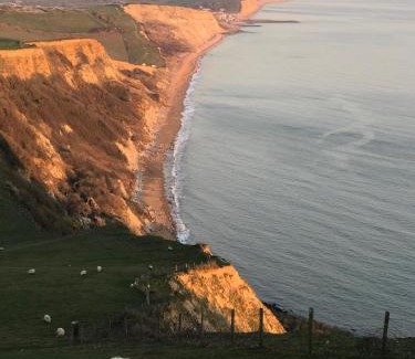 West Bay Bed & Breakfast | Heatherbell Cottage Guest Accommodation